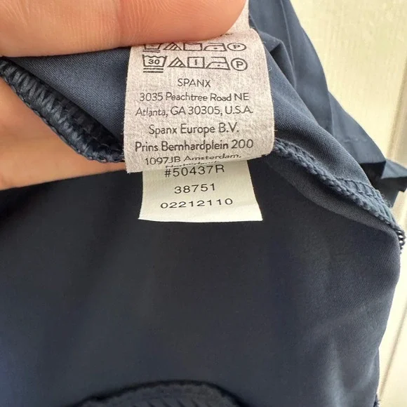 Spanx Yes Pleats Pleated Hem Tee Women Medium Navy Blue Excellent Short Sleeve - Picture 7 of 9